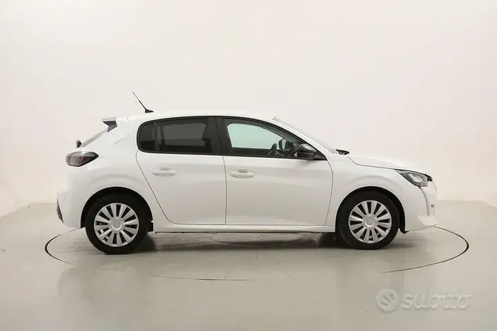 Peugeot 208 2023 photo 3