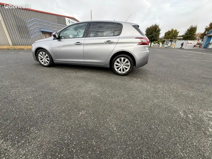 Peugeot 308 2018 photo 2