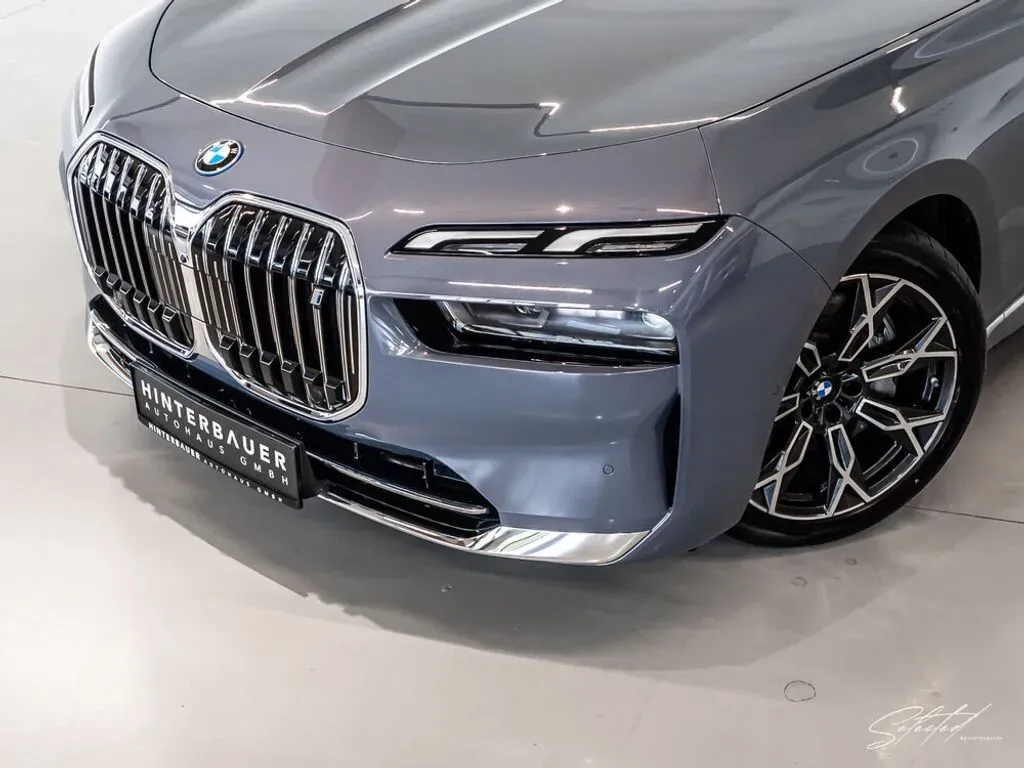 BMW I7 2024 photo 2