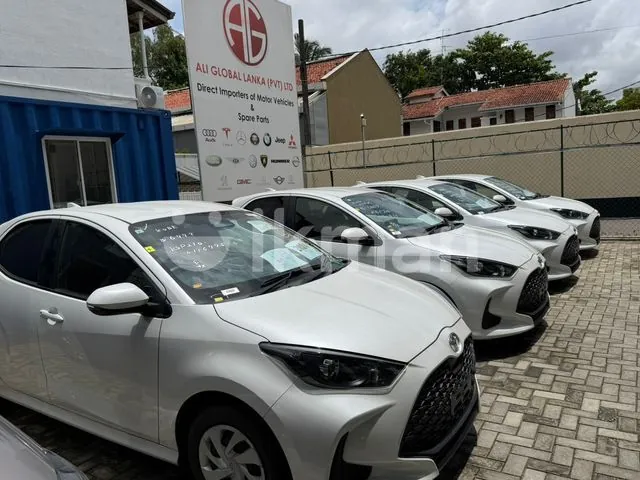 Toyota Yaris 2024 photo 2
