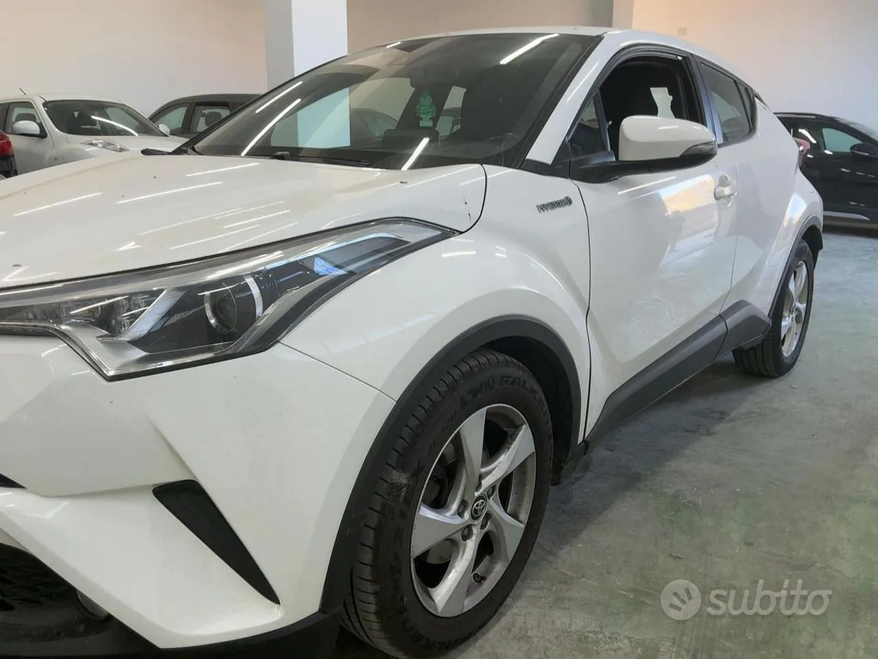 Toyota C-Hr 2018 photo 2