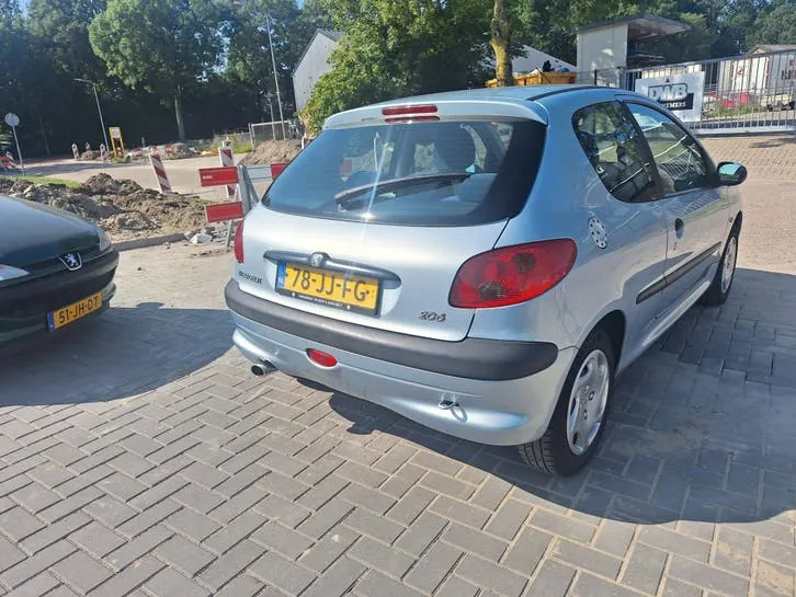 Peugeot 206 2002 photo 3