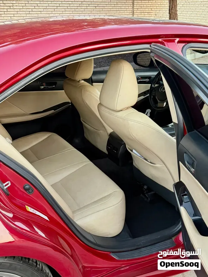 Lexus Is 250 2015 photo 2