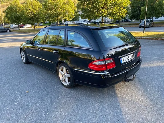 Mercedes-Benz E220 D 2006 photo 3