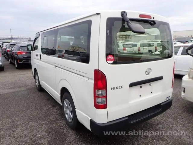 Toyota Hiace Van 2021 photo 3