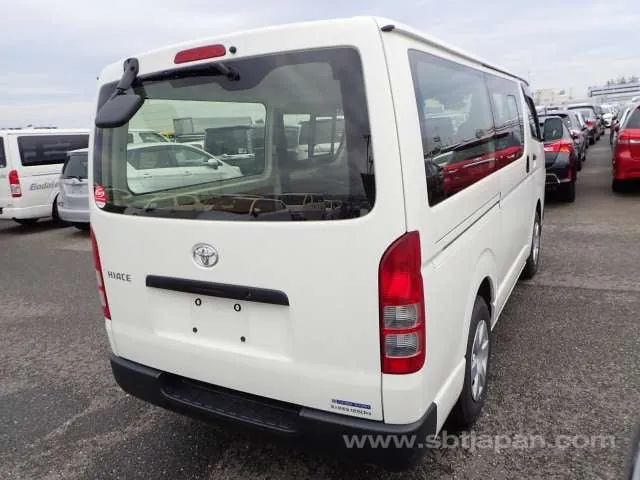 Toyota Hiace Van 2021 photo 4