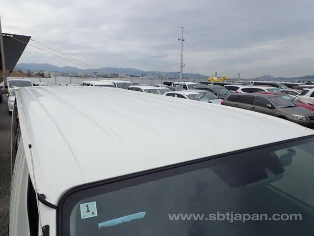 Toyota Hiace Van 2021 photo 5