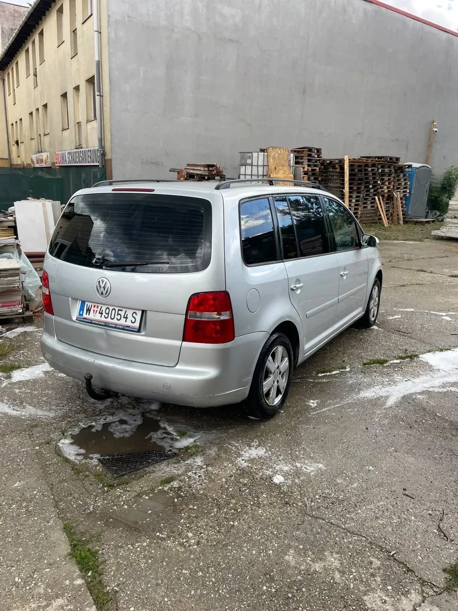 Volkswagen Touran 2005 photo 2