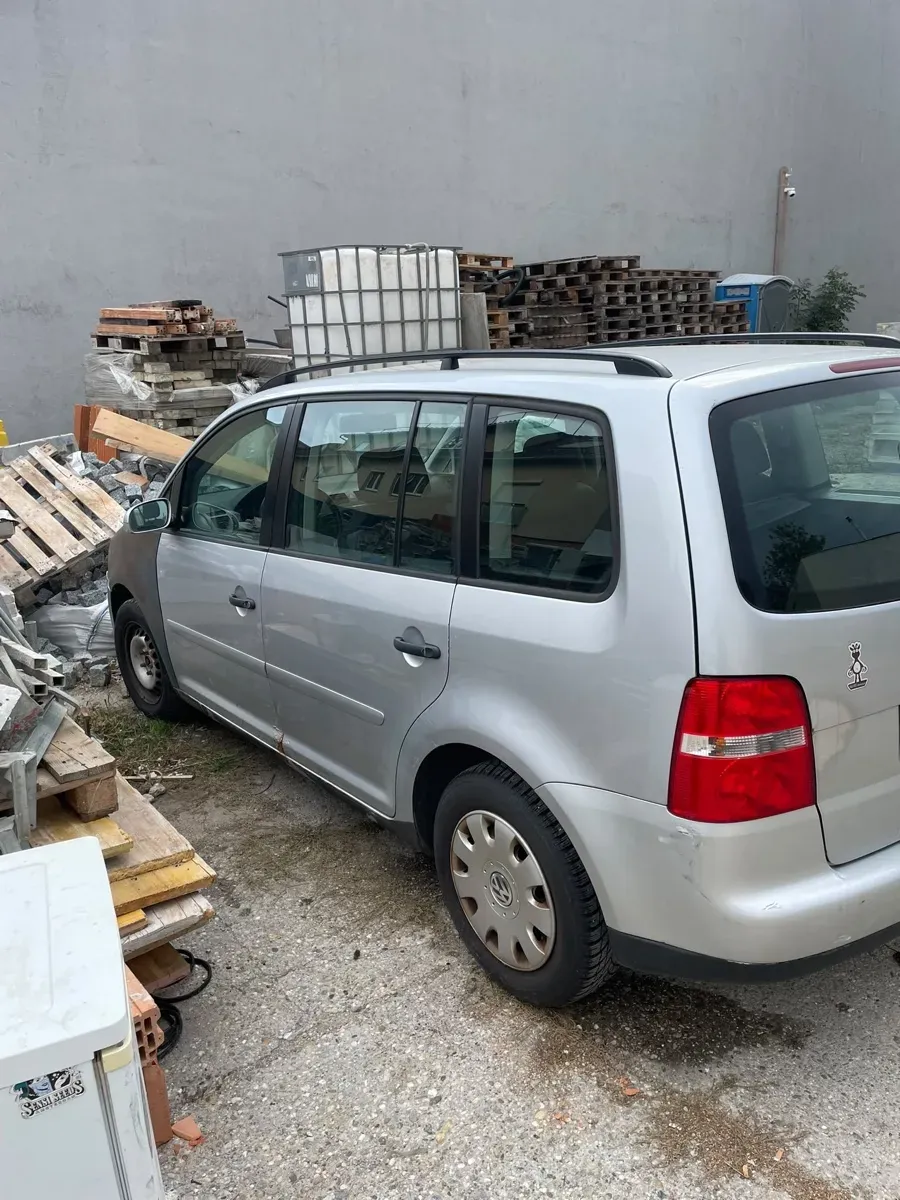 Volkswagen Touran 2005 photo 3