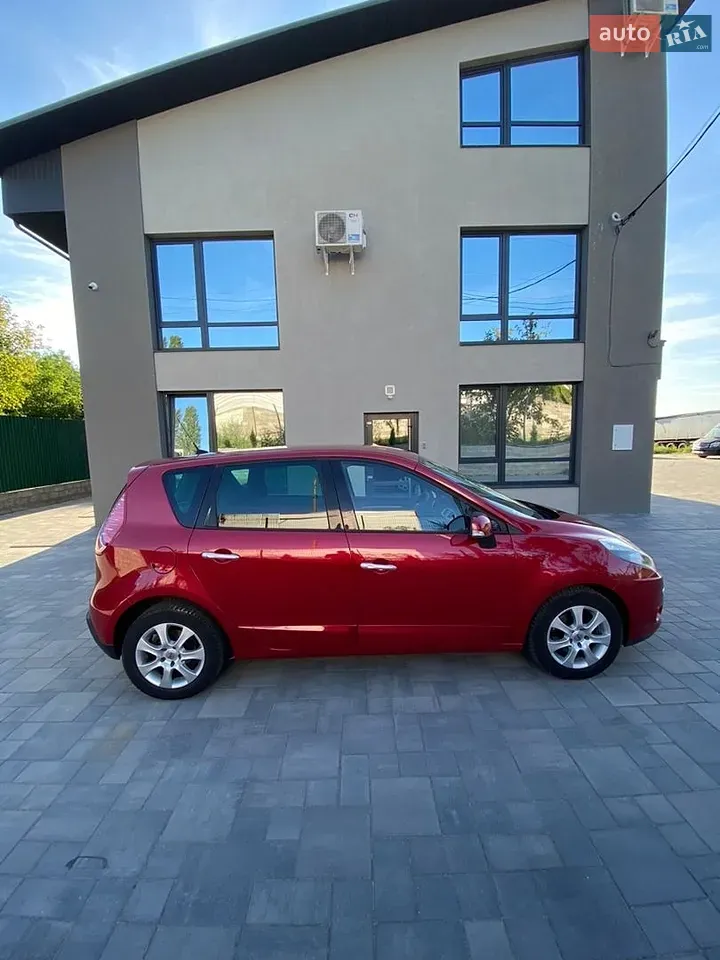 Renault Scenic 2011 photo 2