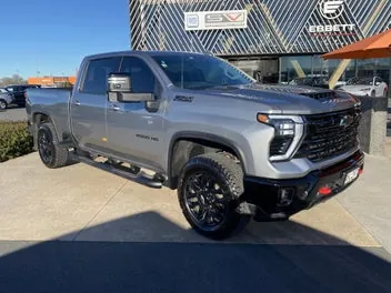 Chevrolet Silverado 2025 photo 2