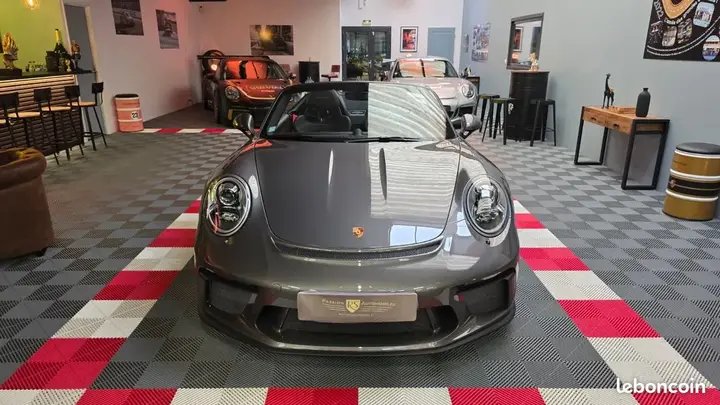 Porsche 911 2019 photo 2