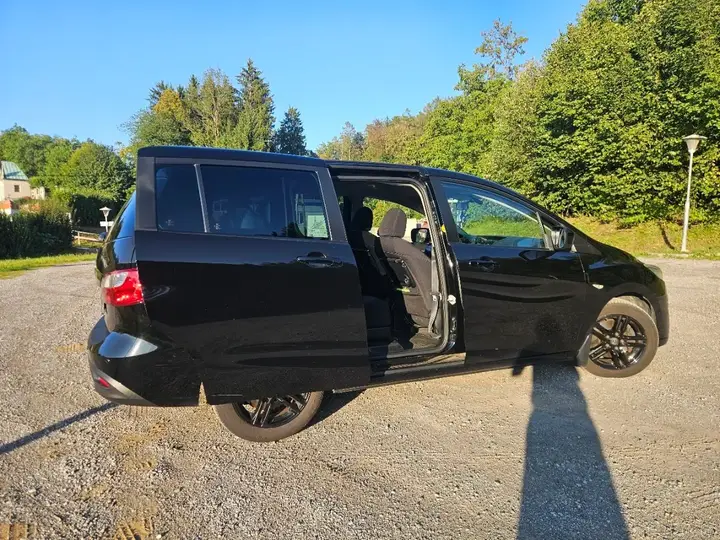 Mazda Mazda5 2011 photo 3