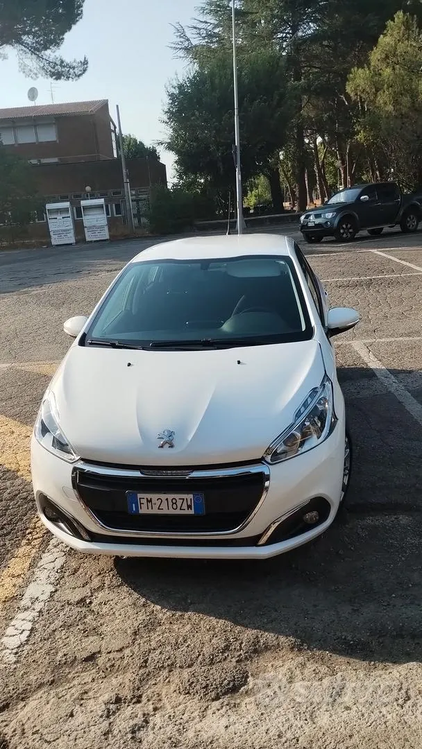 Peugeot 208 2017 photo 4