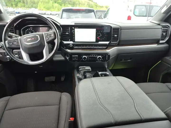 GMC Sierra 1500 2024 photo 2