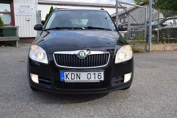 Skoda Fabia 2010 photo 2
