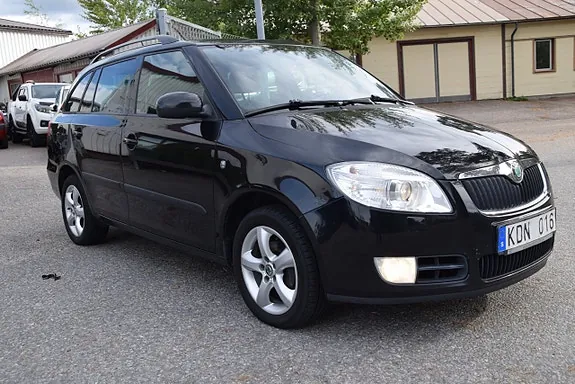 Skoda Fabia 2010 photo 3
