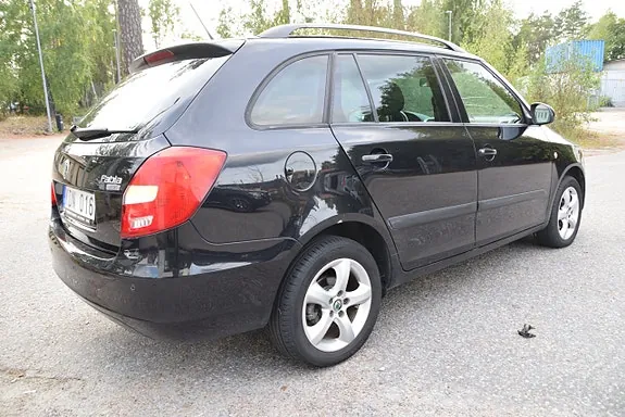 Skoda Fabia 2010 photo 5