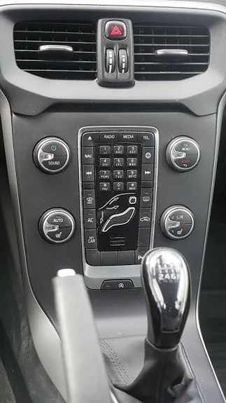 Volvo V40 2018 photo 2
