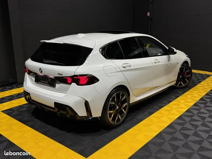 BMW 1 Series 2025 photo 3