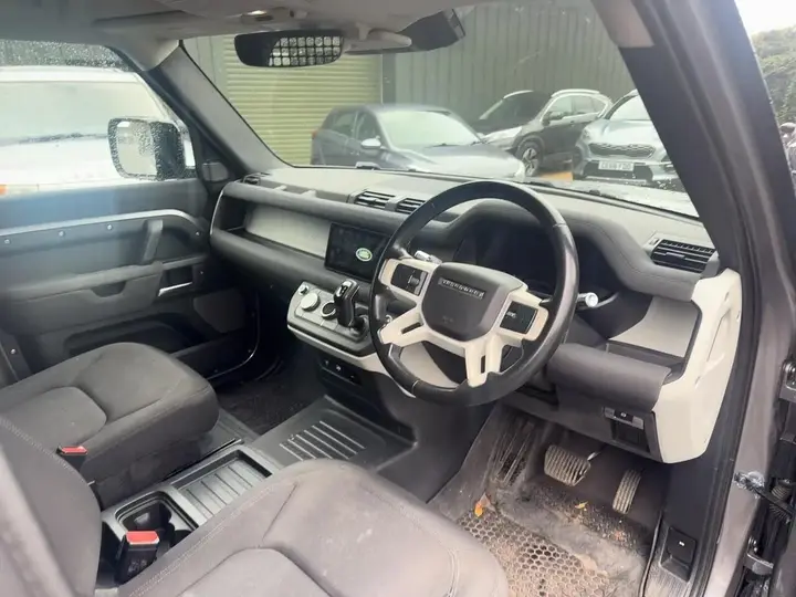 Land Rover Defender 90 2021 photo 5