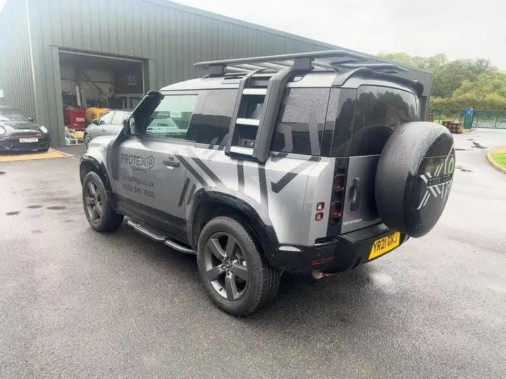 Land Rover Defender 90