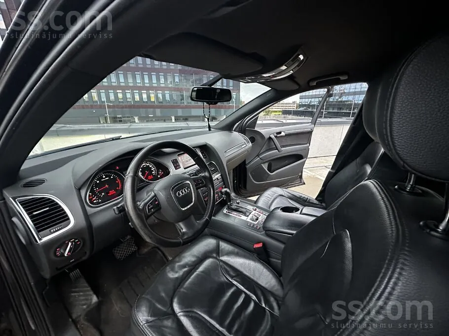 Audi Q7 2011 photo 5