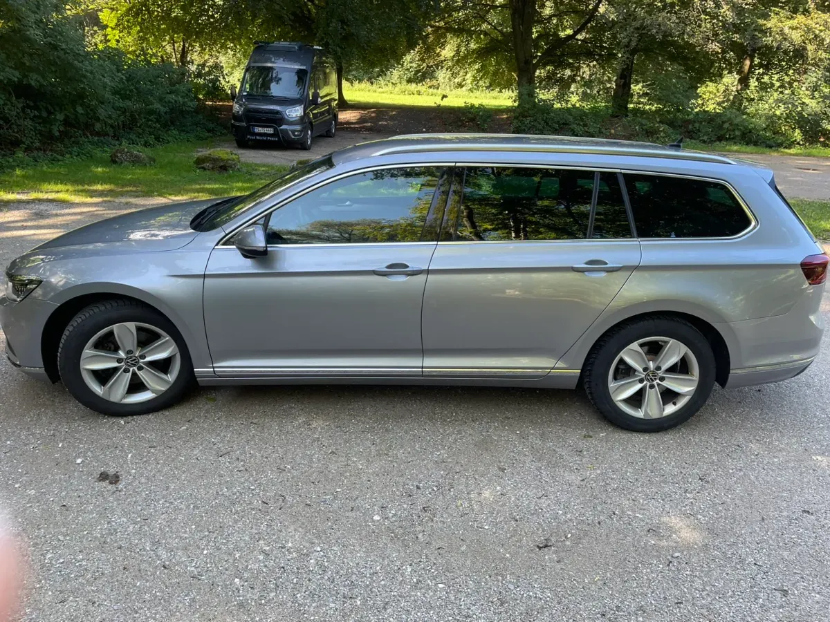 Volkswagen Passat 2023 photo 3