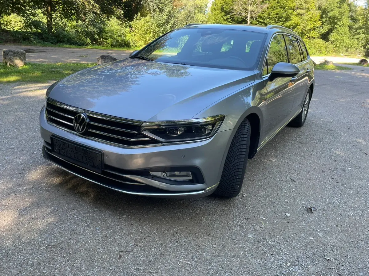 Volkswagen Passat 2023 photo 2