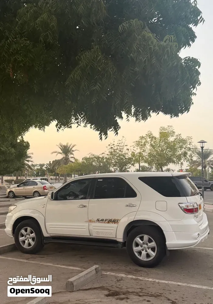 Toyota Fortuner 2011 photo 3