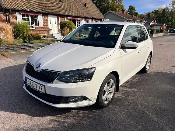 Skoda Fabia 2015 photo 2