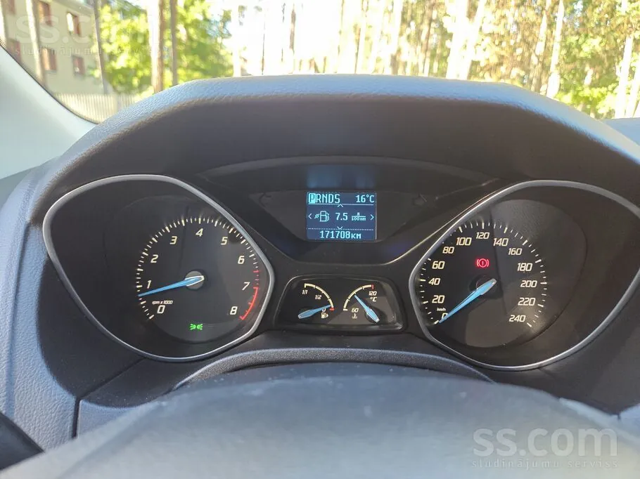 Ford Focus 2012 photo 2