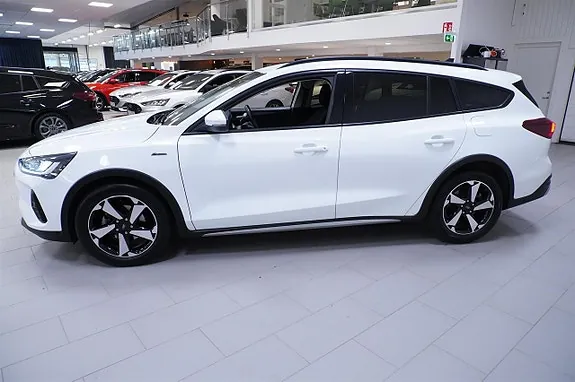 Ford Focus 2023 photo 2