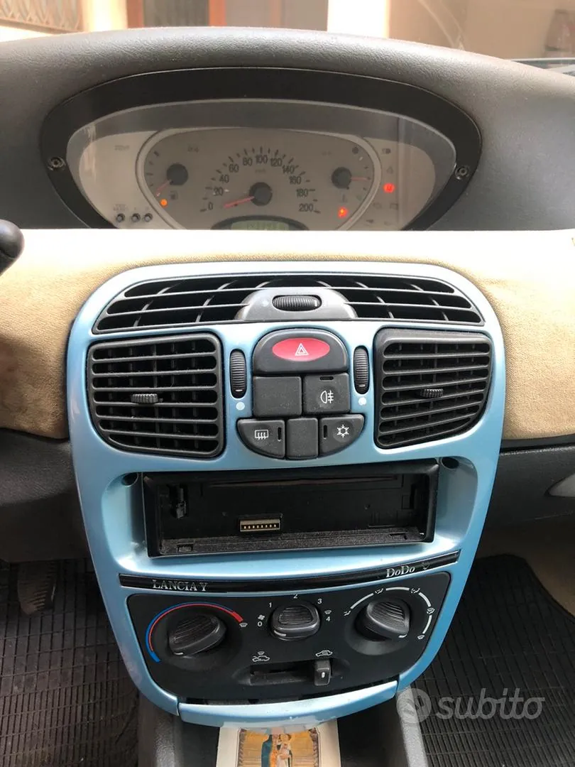 Lancia Ypsilon 2002 photo 4
