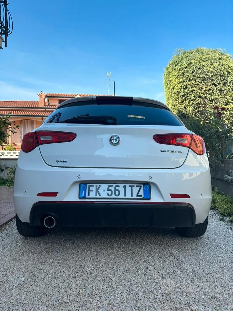 Alfa Romeo Giulietta 2017 photo 2