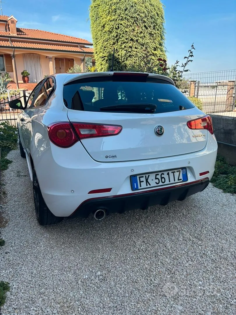 Alfa Romeo Giulietta 2017 photo 3