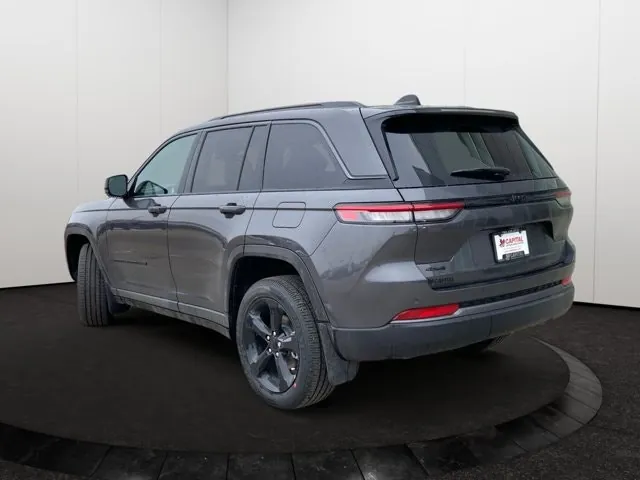 Jeep Grand Cherokee 2026 photo 4