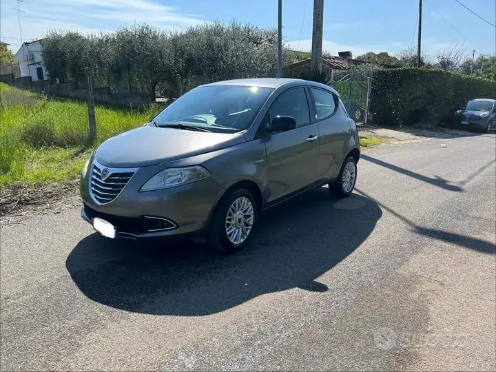 Lancia Ypsilon 2013 photo 2