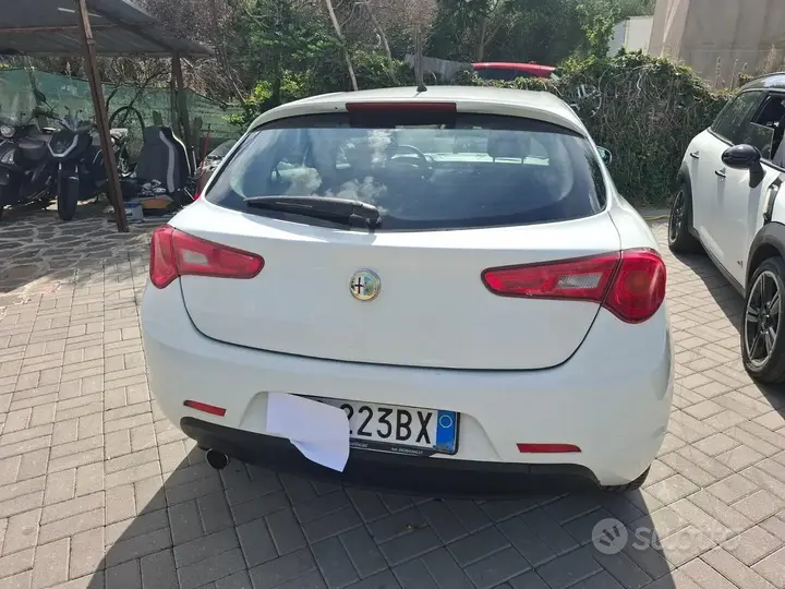 Alfa Romeo Giulietta 2011 photo 4