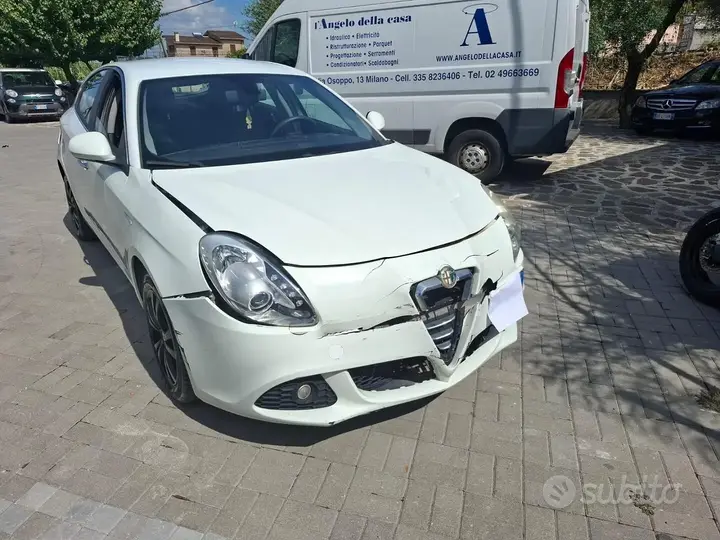 Alfa Romeo Giulietta 2011 photo 3