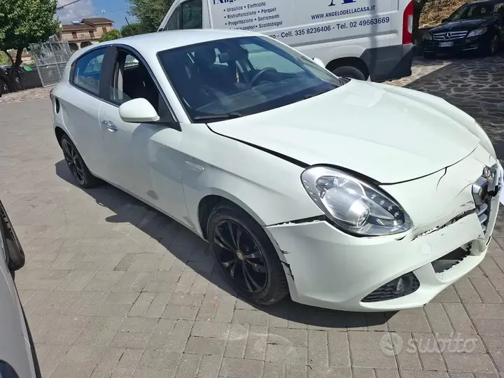 Alfa Romeo Giulietta 2011 photo 2