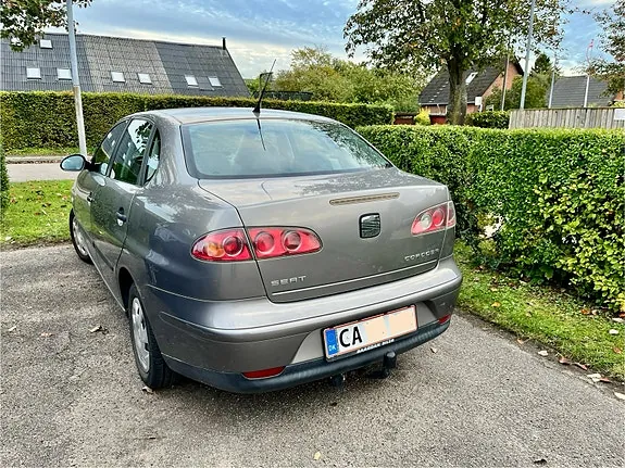 Seat Cordoba 2004 photo 2