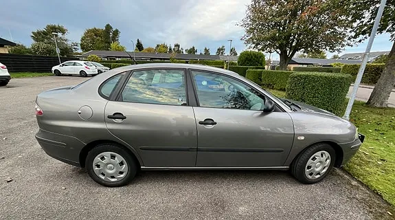 Seat Cordoba 2004 photo 4