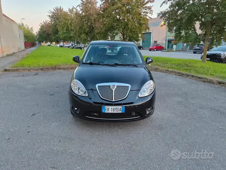Lancia Ypsilon 2011 photo 2
