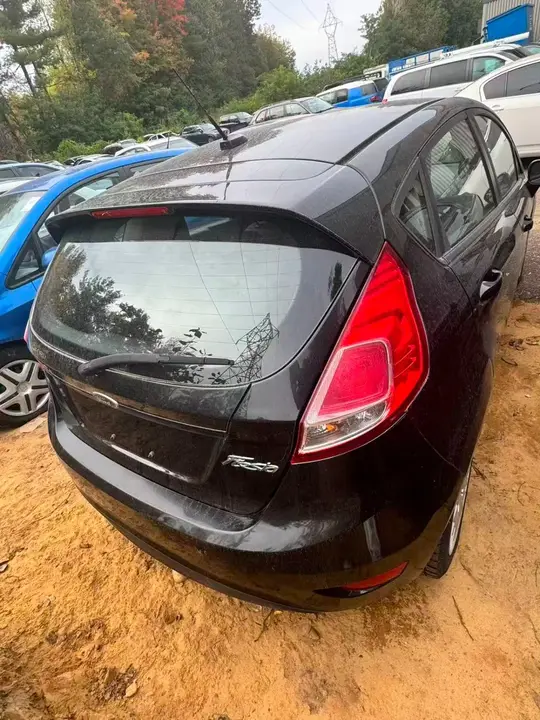 Ford Fiesta 2014 photo 2