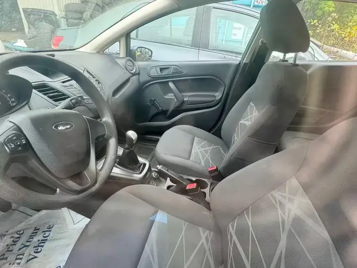 Ford Fiesta 2014 photo 3