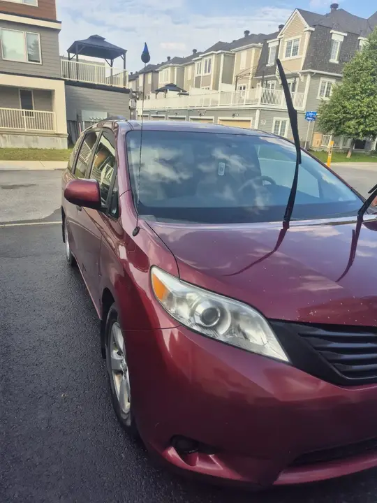 Toyota Sienna 2011 photo 5