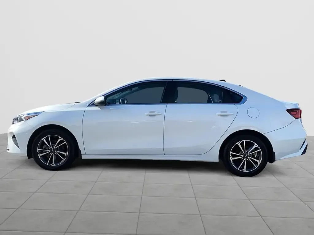 Kia Forte 2024 photo 3