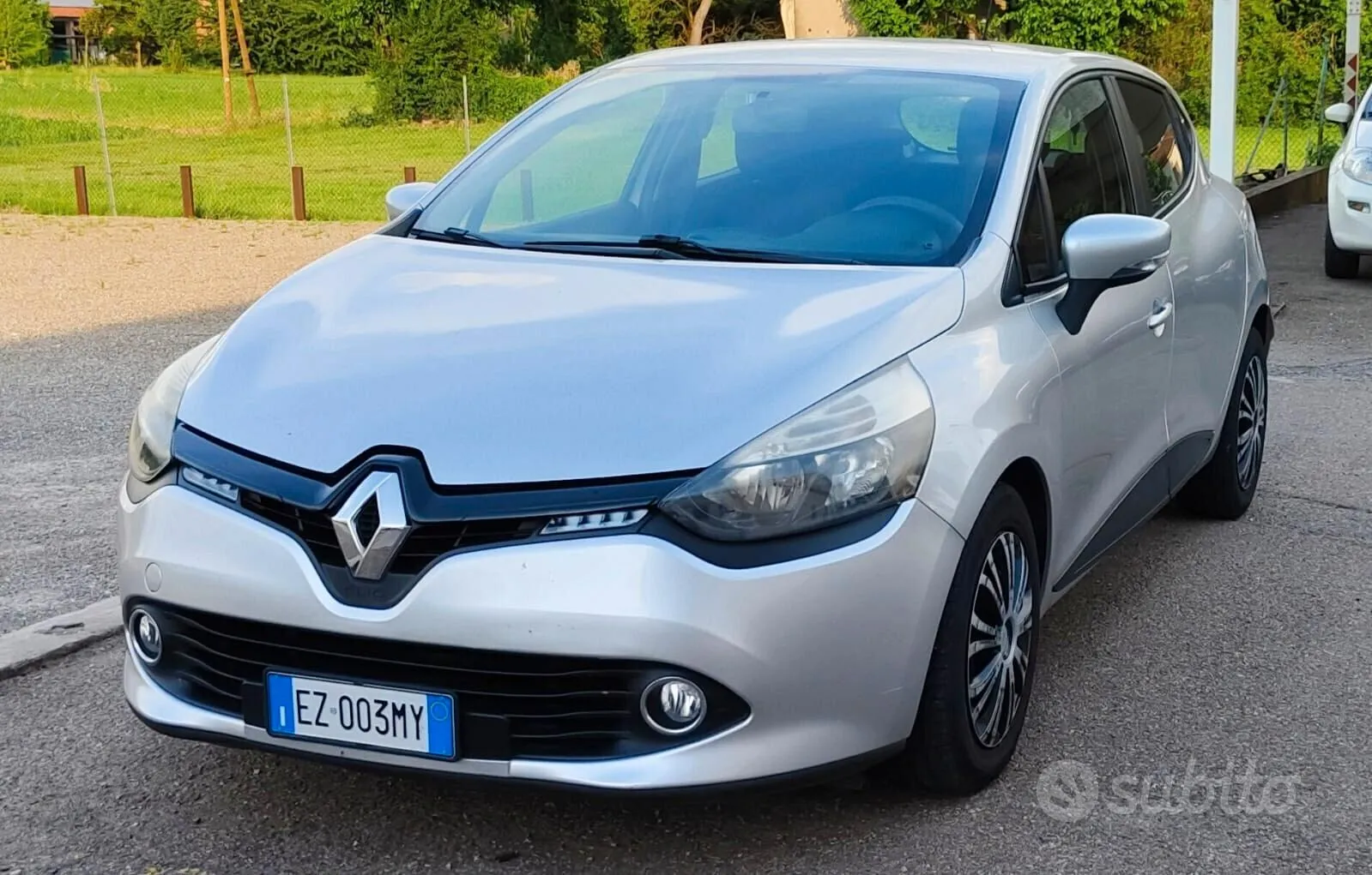 Renault Clio 2015 photo 2