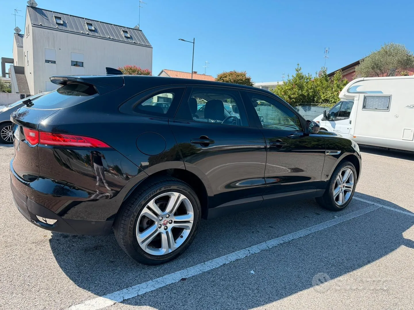Jaguar F-Pace 2017 photo 2